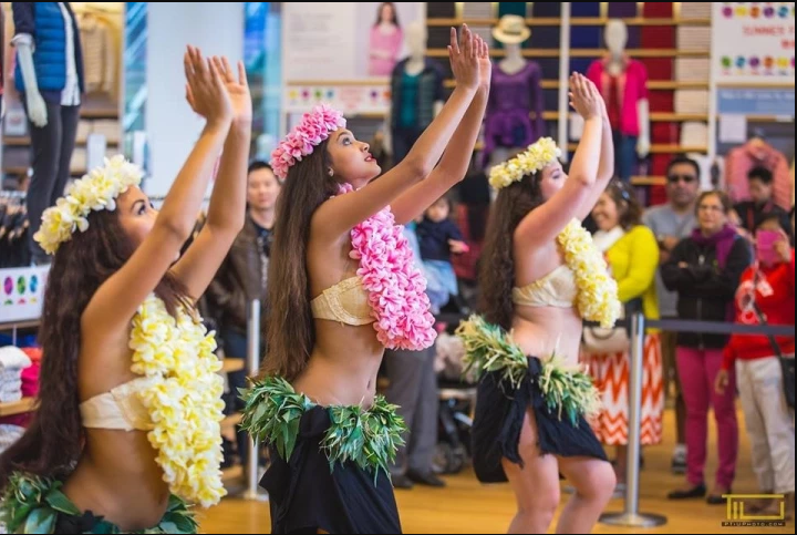 Hula Dancer